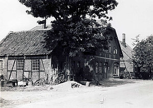Foto von Schmiede und Wohnhaus nach 1914